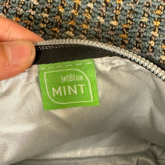 Monochrome Women's Cosmetic Bag - Picture 4 of 4